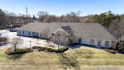 /international/us/4211-division-avenue-n-comstock-park-mi-110106443569/