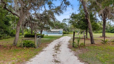 /international/us/597-se-633rd-st-old-town-fl-110108859832/