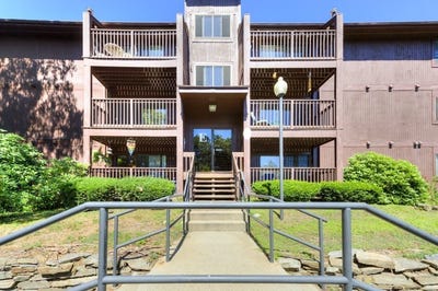 /international/us/340-sunderland-road-worcester-ma-110101259795/