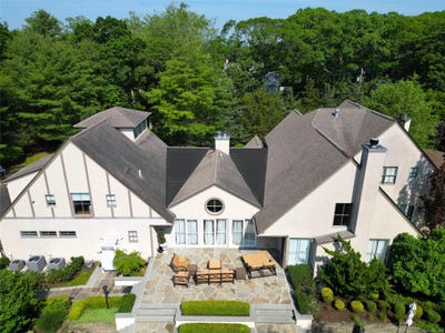 /international/us/10-cedar-lane-remsenburg-ny-110096115498/