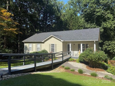 /international/us/2832-laurel-lane-lenoir-nc-110100900394/