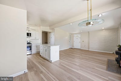 /international/us/512-dennis-avenue-silver-spring-md-110108207712/