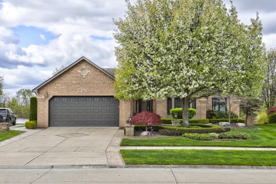 /international/us/48311-american-elm-drive-macomb-mi-110107832146/