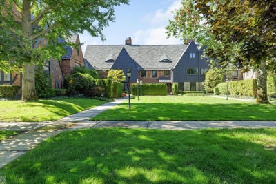 /international/us/325-rivard-boulevard-grosse-pointe-mi-110120104226/