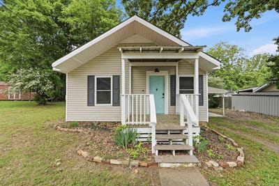 /international/us/305-w-elm-street-morrilton-ar-110107574366/