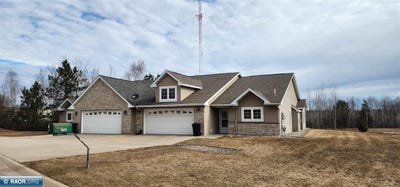 /international/us/911-carter-circle-eveleth-mn-110106819099/