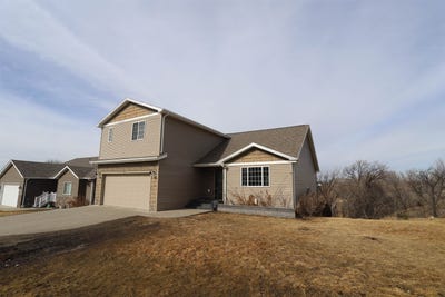 /international/us/1700-rivers-edge-drive-minot-nd-110106581457/