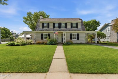 /international/us/12-horicon-avenue-glens-falls-ny-110108362329/