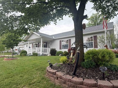 /international/us/n115w20978-brookside-drive-germantown-wi-110108303689/