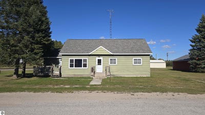 /international/us/31378-w-main-street-trout-lake-mi-110119948791/