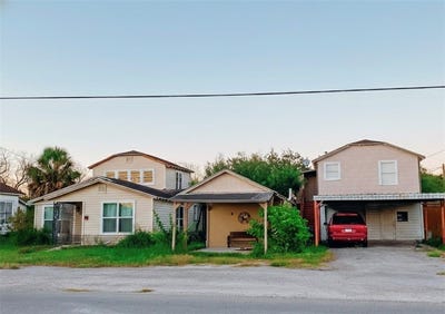 /international/us/319-w-main-street-bishop-tx-110106532040/