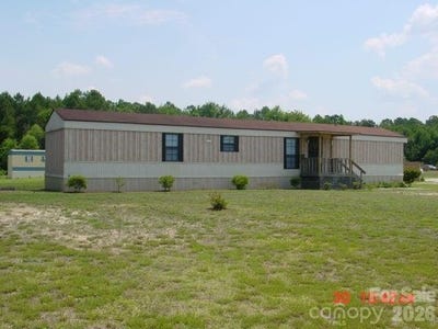 /international/us/394-old-fayetteville-road-currie-nc-110108947543/
