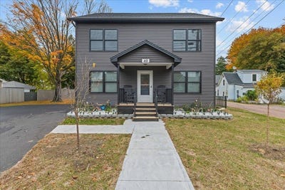 /international/us/40-maple-street-essex-junction-vt-110120528133/