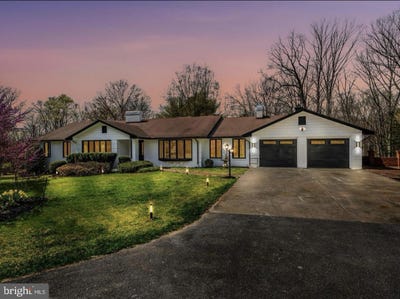 /international/us/249-mineral-springs-drive-front-royal-va-110098409736/