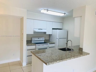 /international/us/10477-nw-7th-st-pembroke-pines-fl-110095413220/