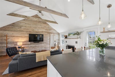/international/us/250-oak-road-new-suffolk-ny-110107001842/