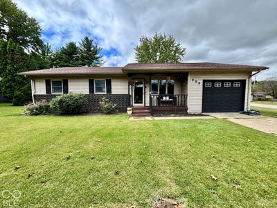 /international/us/209-n-gilbert-street-clinton-in-110119989767/