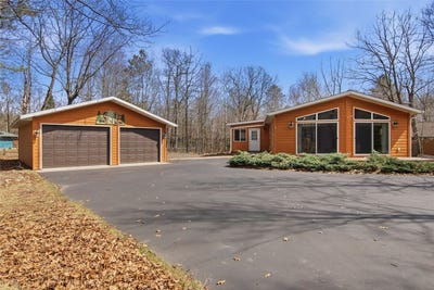 /international/us/8636n-river-road-hayward-wi-110107458083/