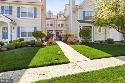 /international/us/105-strawberry-court-warwick-pa-110107635603/