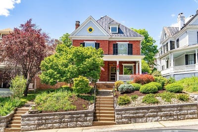 /international/us/14-s-coalter-st-staunton-va-110107753973/