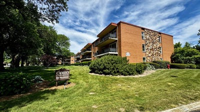 /international/us/940-holbrook-road-homewood-il-110108583209/