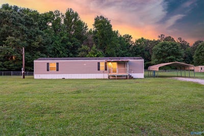 /international/us/6933-main-street-hokes-bluff-al-110108426892/