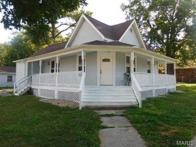 /international/us/200-n-madison-street-kinmundy-il-110100808298/