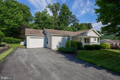 /international/us/1037-hemlock-circle-manheim-pa-110109088407/