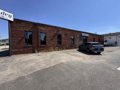 /international/us/1018-church-street-milton-wv-110102382777/