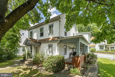 /international/us/105-w-main-street-leola-pa-110101063412/