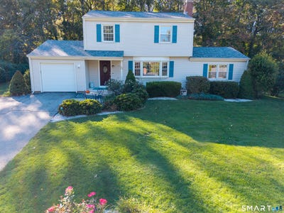 /international/us/23-oakwood-drive-ledyard-ct-110120453138/