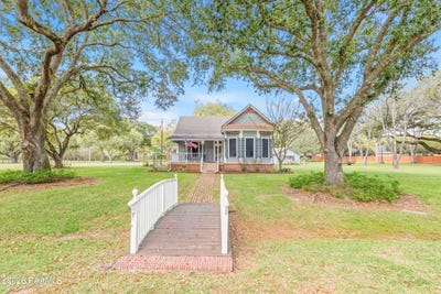 /international/us/8916-eastwood-drive-abbeville-la-110106340003/
