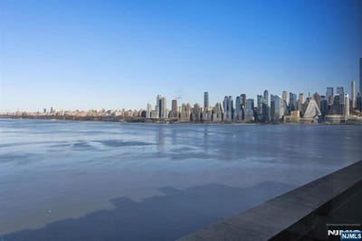 /international/us/1000-avenue-at-port-imperial-weehawken-nj-110105778223/