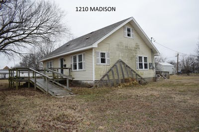 /international/us/1210-madison-galena-ks-110093050884/