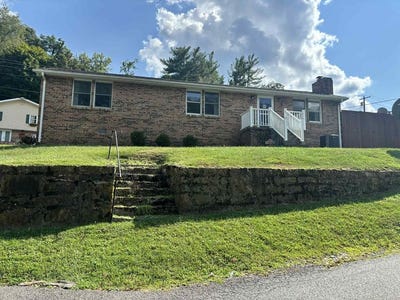 /international/us/514-nelson-st-hinton-wv-110101856564/