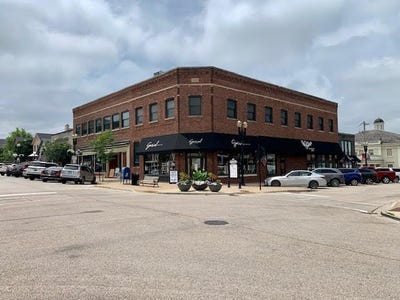/international/us/202-s-cook-street-barrington-il-110104411862/