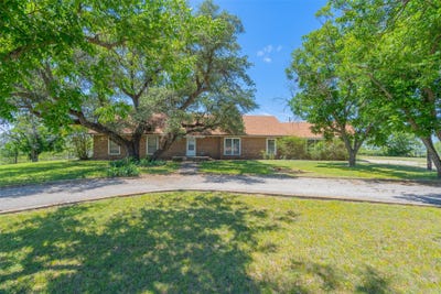 /international/us/908-w-barnes-avenue-comanche-tx-110108783439/