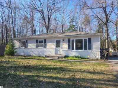 /international/us/4805-chippewa-road-oscoda-mi-110106366221/