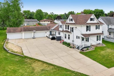 /international/us/129-w-main-street-dane-wi-110108503415/