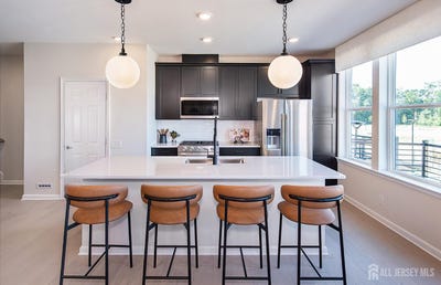 /international/us/1010-district-boulevard-east-brunswick-nj-110120158628/