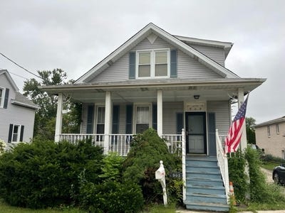 /international/us/905-state-street-lemont-il-110078966831/