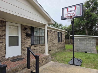 /international/us/1011-n-dr-martin-luther-king-jr-dr-pensacola-fl-110107939967/