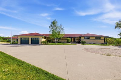 /international/us/1049-miller-road-mineral-point-wi-110108130380/