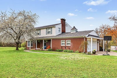 /international/us/319-greenridge-drive-nw-grand-rapids-mi-110107480832/