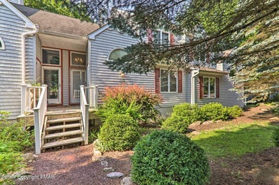 /international/us/102-laurelwoods-drive-lake-harmony-pa-110105289234/