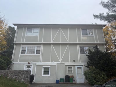 /international/us/49-phyllis-drive-pomona-ny-110101459658/