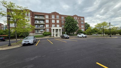 /international/us/715-astor-lane-wheeling-il-110108096984/