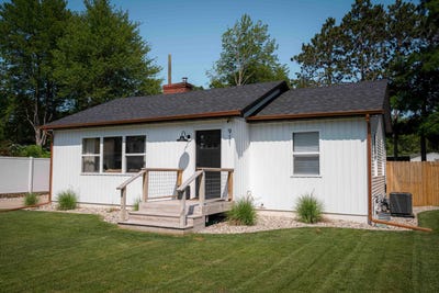 /international/us/911-s-division-street-whitehall-mi-110100682315/