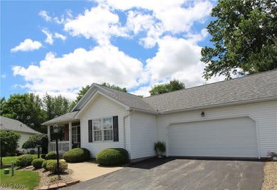 /international/us/13-hedgerows-new-middletown-oh-110108813826/