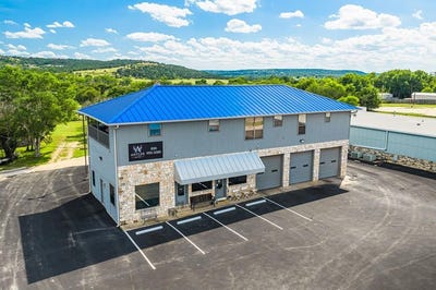 /international/us/1903-junction-hwy-kerrville-tx-110108544420/